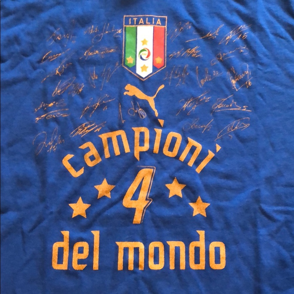 Italia 4 Time World Champions signed T shirt